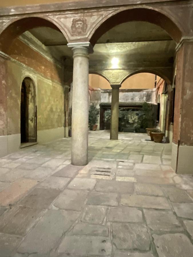 Apartment In 3 Minutes From Duomo Ingresso Via Dei Piatti Milano Dış mekan fotoğraf