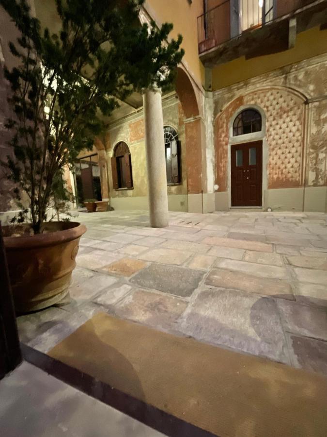Apartment In 3 Minutes From Duomo Ingresso Via Dei Piatti Milano Dış mekan fotoğraf